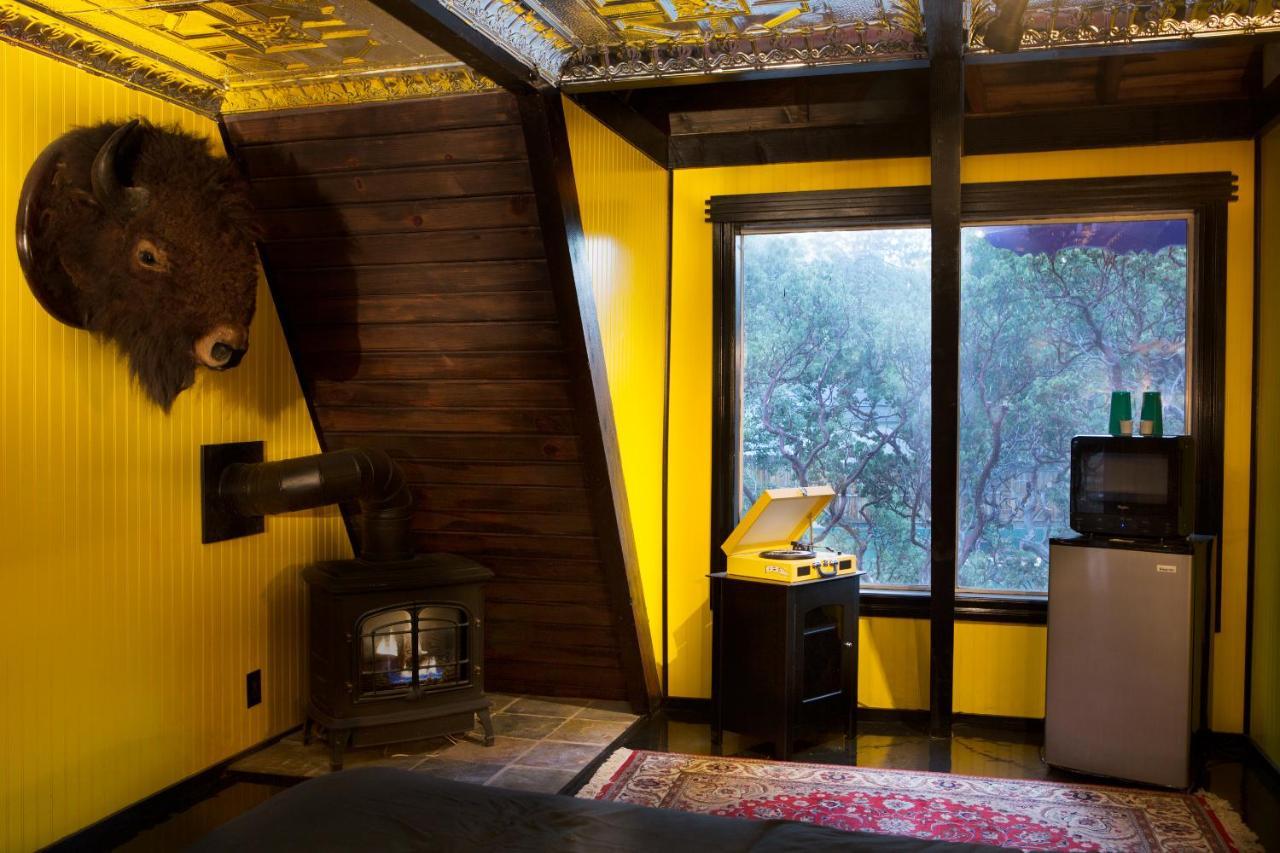 Hicksville Pines Chalets & Motel Idyllwild Eksteriør billede