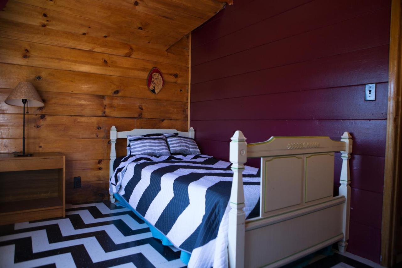 Hicksville Pines Chalets & Motel Idyllwild Eksteriør billede