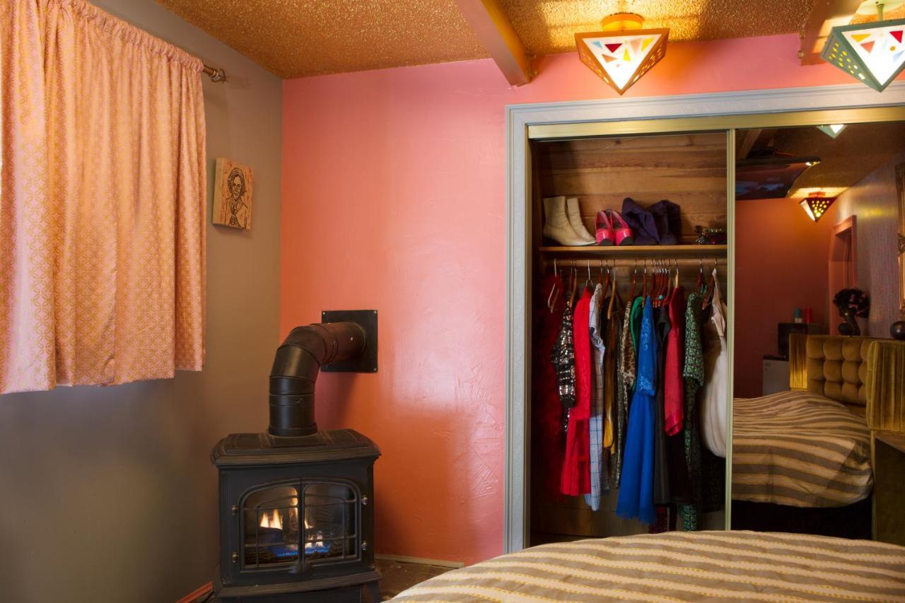 Hicksville Pines Chalets & Motel Idyllwild Eksteriør billede